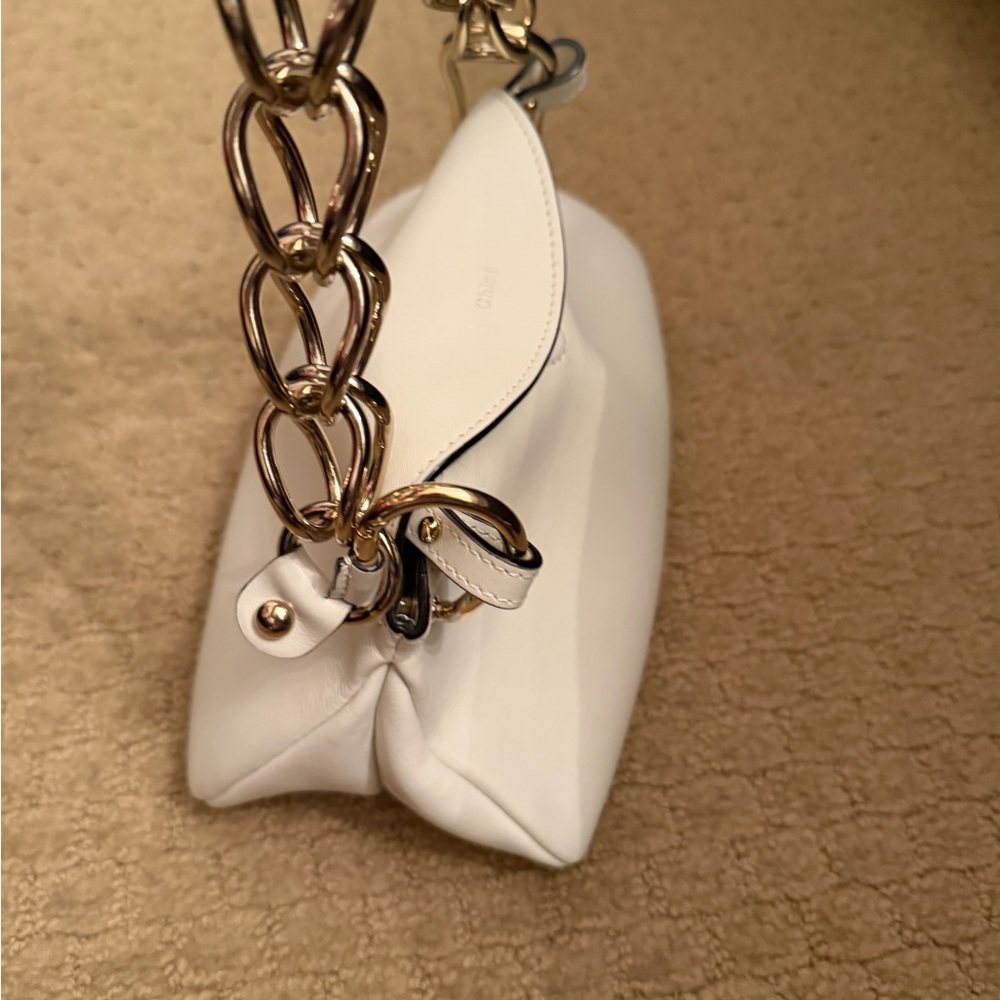 Chloe Juana Bag
White short chain handle and long strap Bag with Gold Chain - Picture 4 of 9